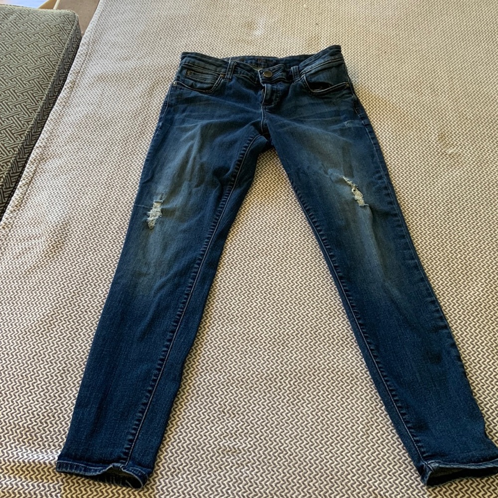 Kut from the Kloth Mia Toothpick Skinny in medium wash, size 8